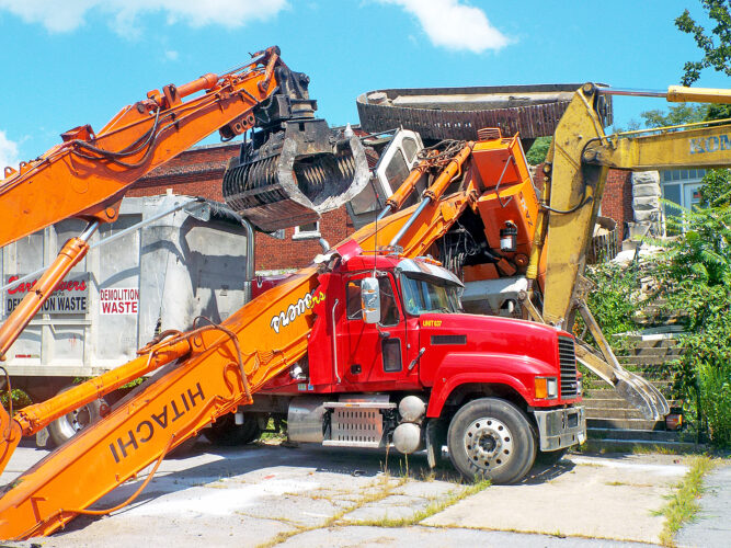 Crane falls News, Sports, Jobs The Sentinel